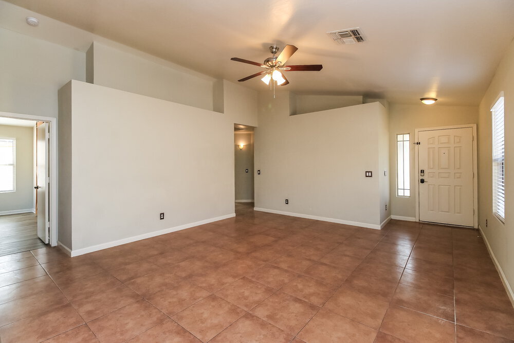 Building Photo - 10940 E Diamond Ave