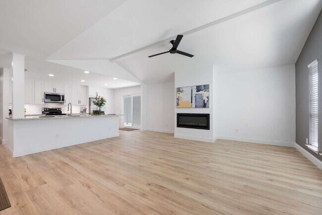 Building Photo - Charming Modern Home with Chef’s Kitchen & Spacious Outdoor Living