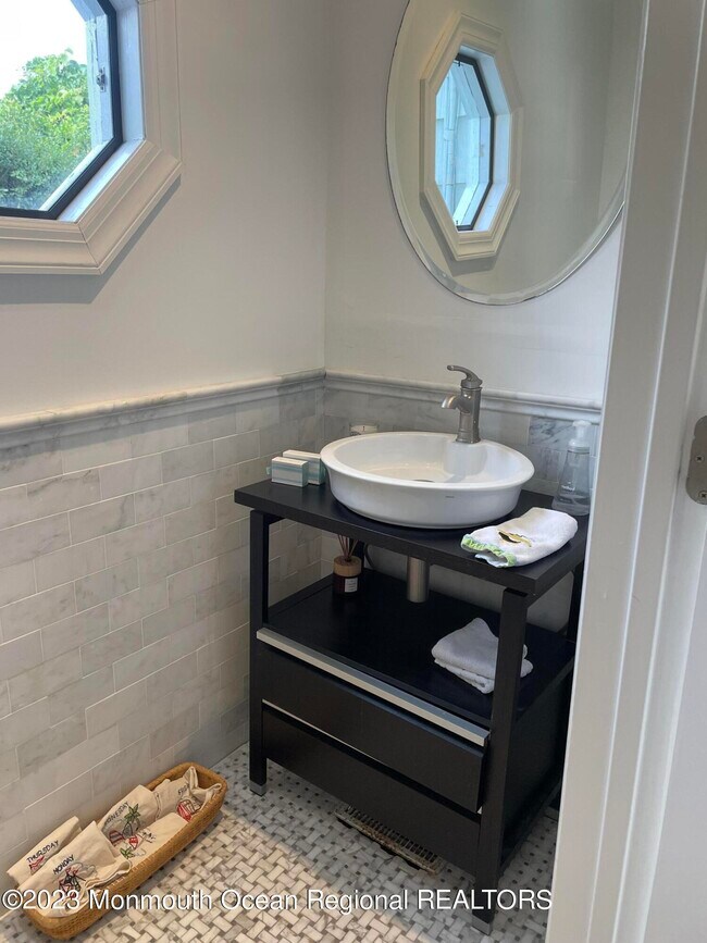 Building Photo - 516 Page Ave