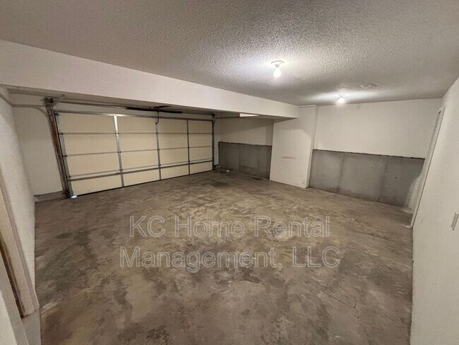 Building Photo - 501 Regina Ct