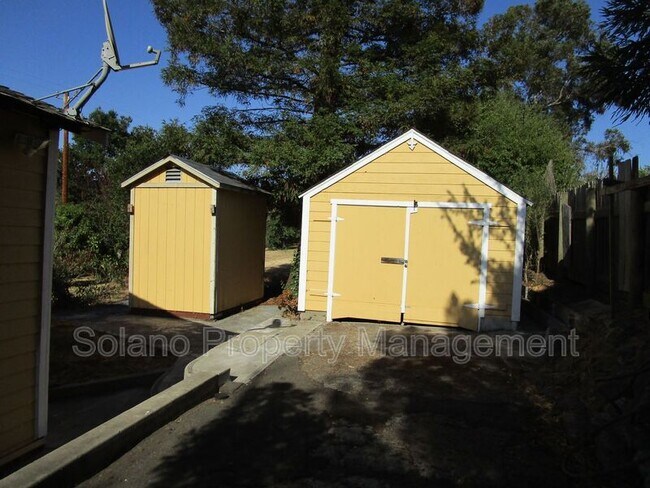 Building Photo - 476 Banning Way