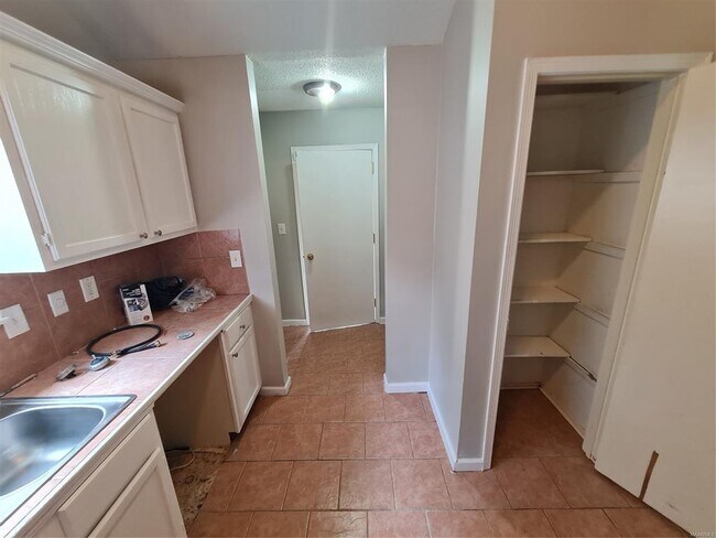 Building Photo - 3044 Cross Creek Dr