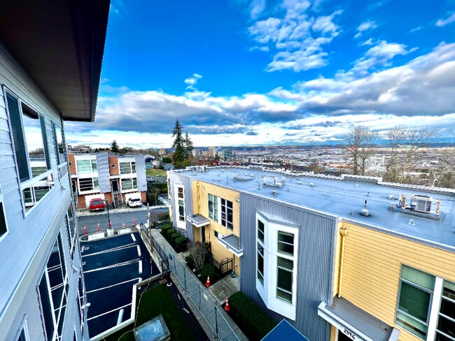 Building Photo - 2330 Yakima Ct