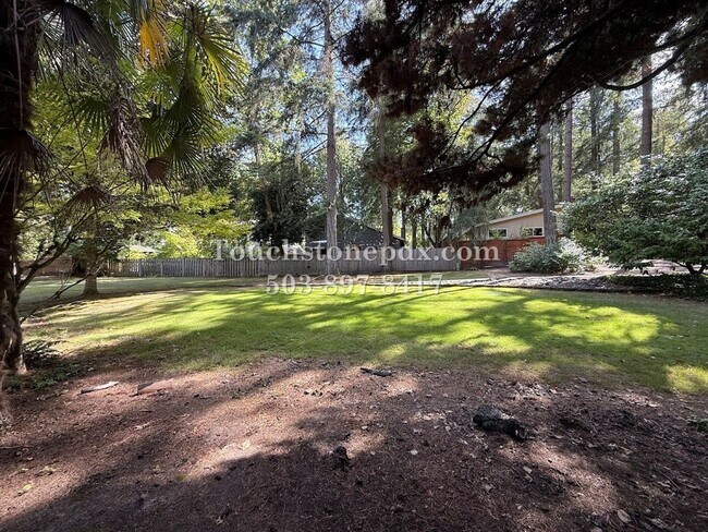 Building Photo - 13540 SW Hyland Park Ct
