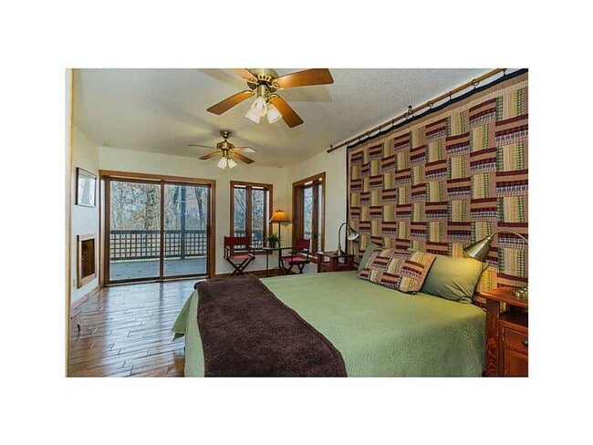 Building Photo - 4 bedroom rustic home, private acreage