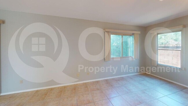 Building Photo - 874 W Port Royal Pl