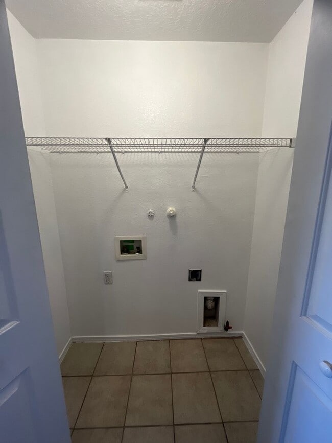 Building Photo - COMING SOON! Charming 2 Bedroom 2 Bathroom...
