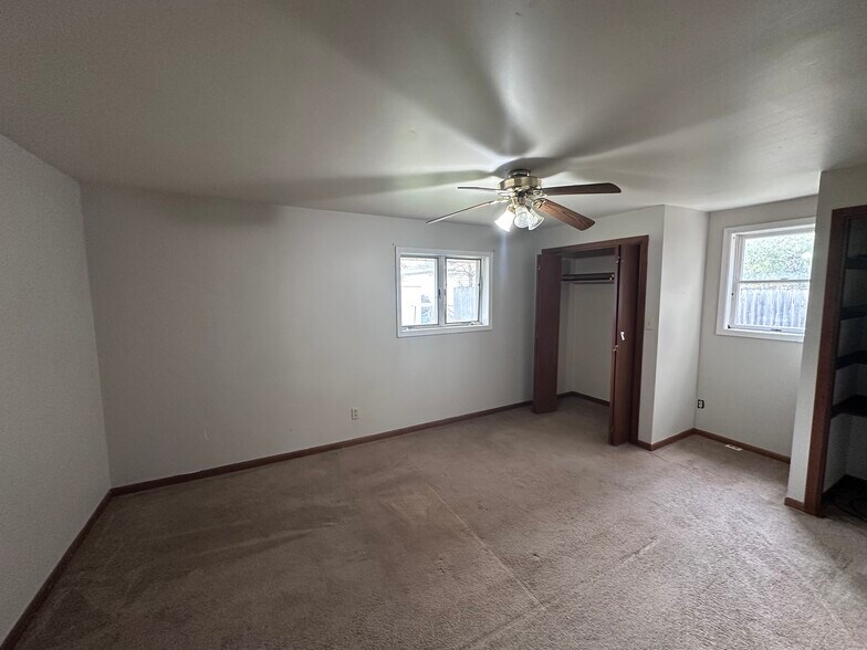 Building Photo - 629 Park Ave