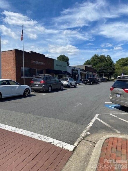 Building Photo - 384 Washington St