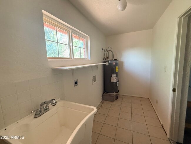 Building Photo - 831 N Arroya Rd