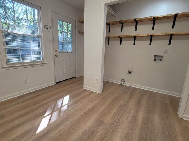 Building Photo - 2BD 1BA Home (Newly Renovated, Yardcare In...