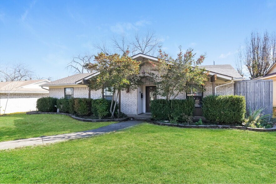 Building Photo - 2532 Belhaven Dr