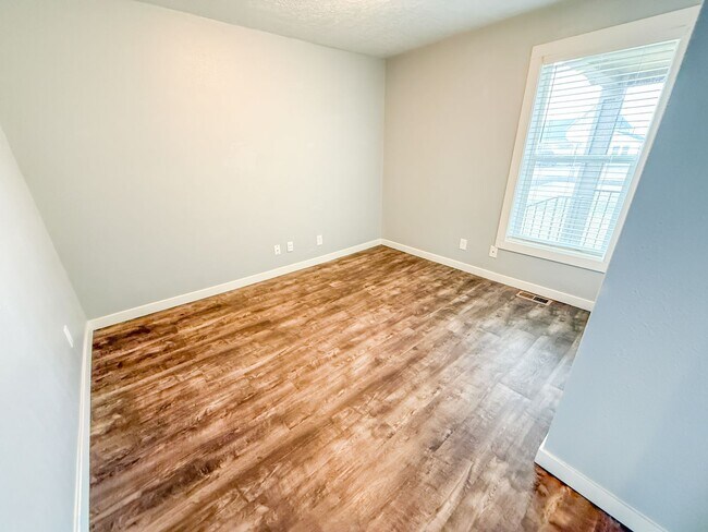 Building Photo - Cozy Single-Family Home with large yard in Caldwell