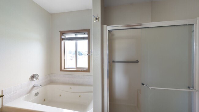 Building Photo - 2 Bed 2 Bath - Penn Cove - Small Dog - Vie...