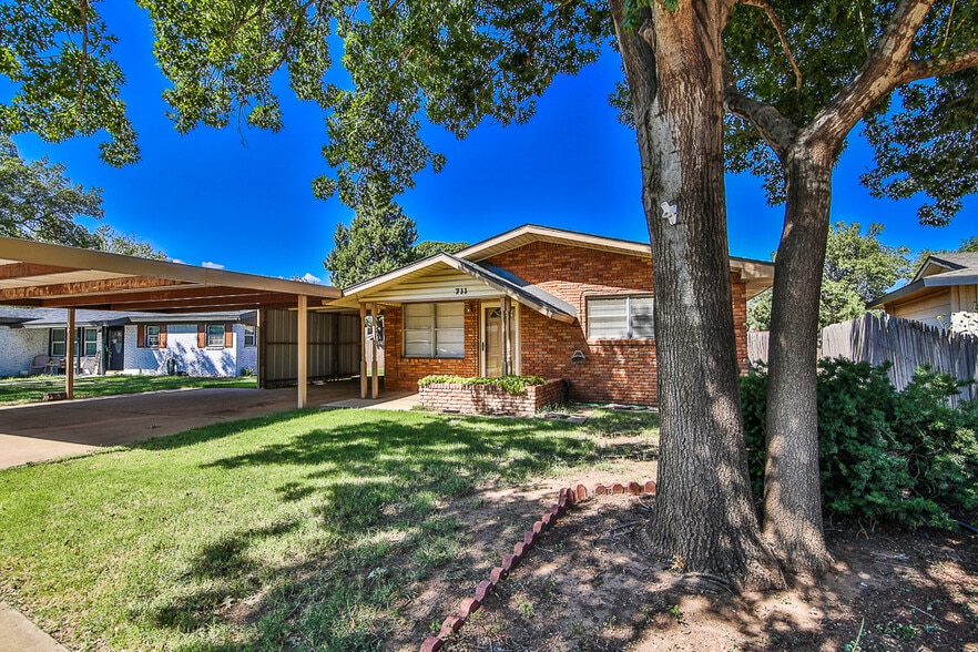 Building Photo - 711 6th Plz