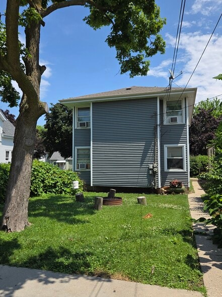 Building Photo - 453 S 72nd St