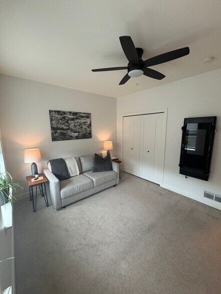 Building Photo - 1250 Diamond Ct