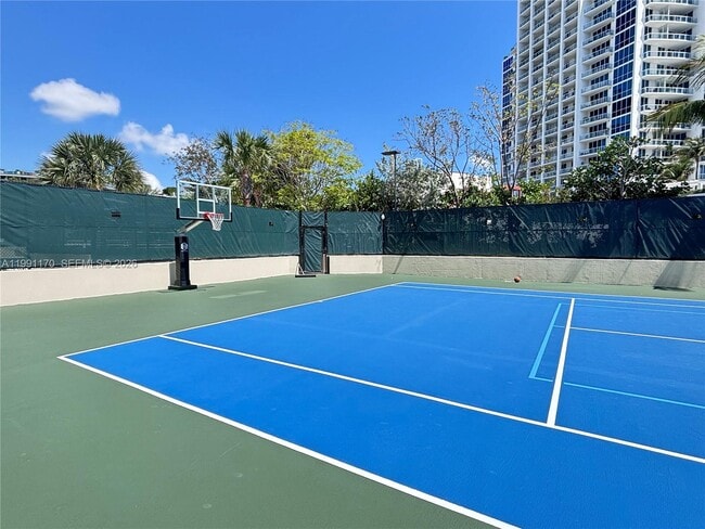 Building Photo - 400 South Pointe Dr