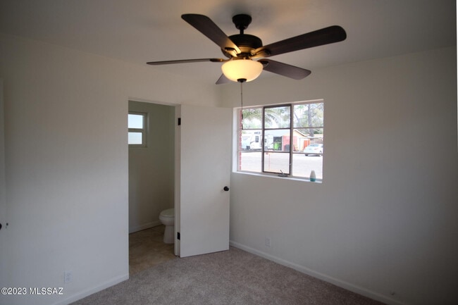 Building Photo - 721 E Joan Pl