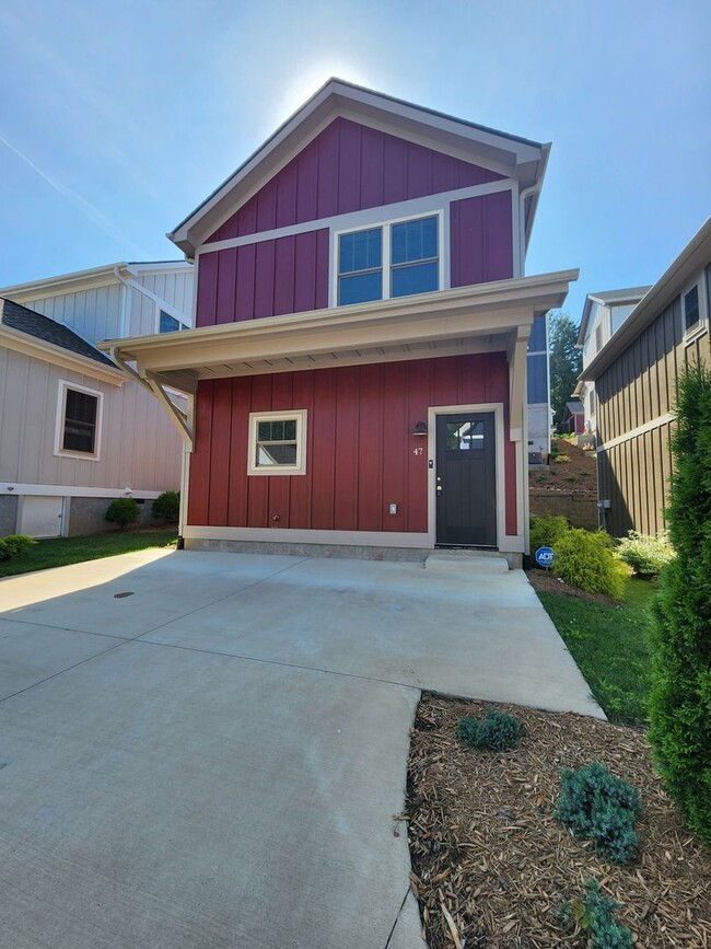 Building Photo - Weaverville Rental Rent Special!