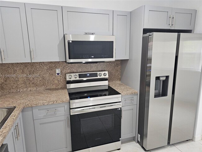 Building Photo - 2911 SE 13th Ave