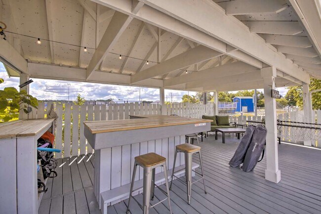 Building Photo - 6447 S Franklin Rd