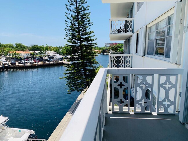Building Photo - 13155 Ixora Ct
