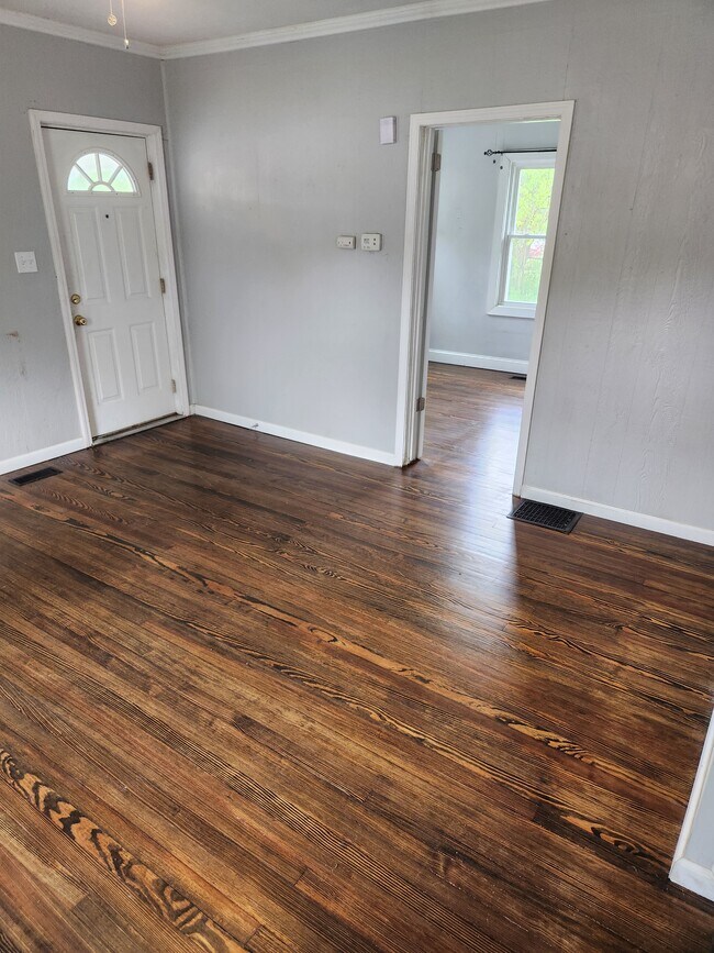 living room - 1239 Franklin St