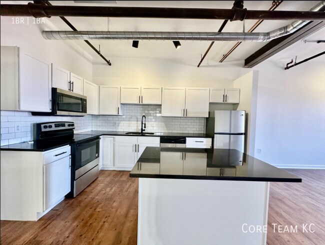 Building Photo - 204 Walnut St