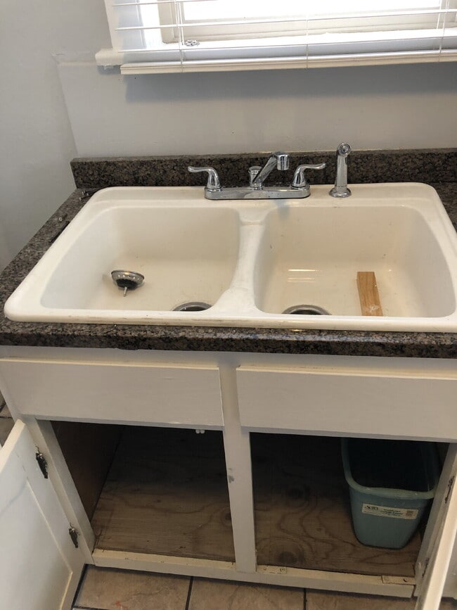 Building Photo - 450 E 300 N