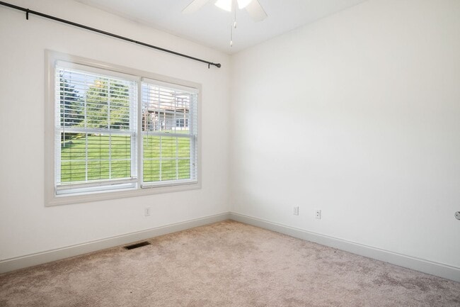 Building Photo - Gorgeous 3 Bedroom, 2.5 Bath End-Unit Town...