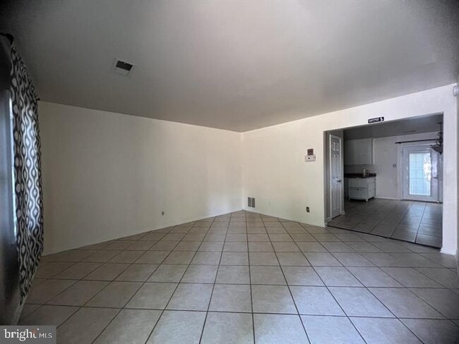 Building Photo - 14 Bentley Ct