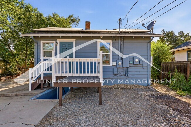 Building Photo - Spacious Home with 2 Kitchens and Central AC