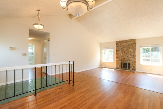 Building Photo - 3 bedroom Home on a corner Lot