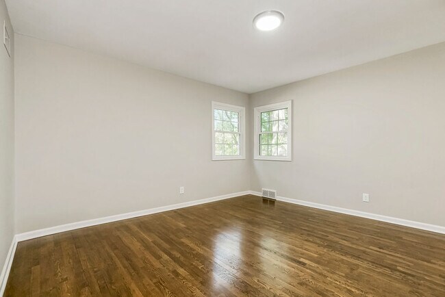 Building Photo - 9859 Connell Dr