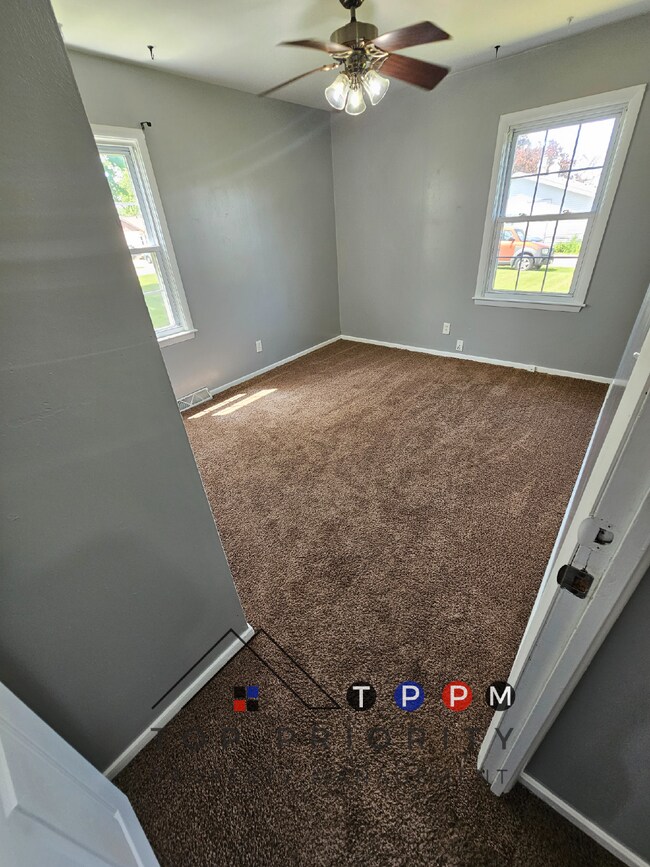 Building Photo - 2 Bedroom | 1 Bathroom Single Family Home ...