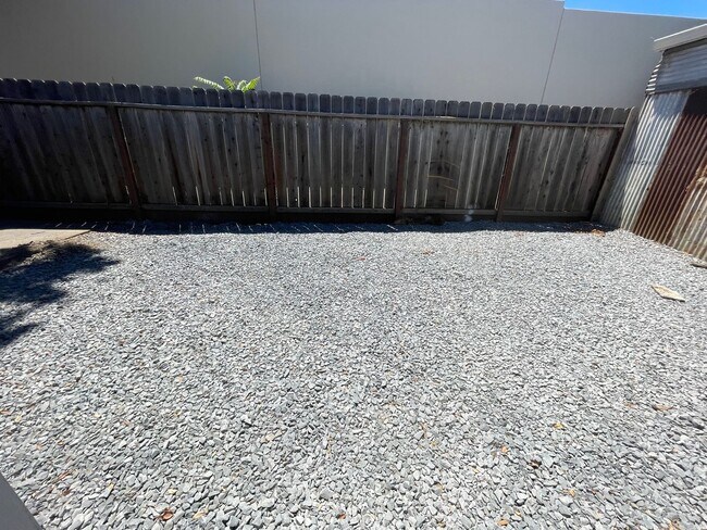 Building Photo - Beautifully maintained detached house with A/C, parking, refrigerator, washer and dryer, private ...