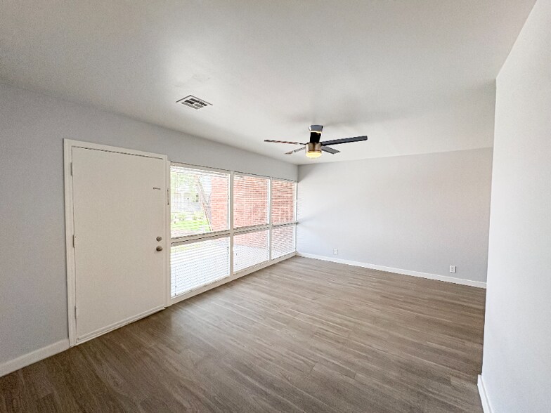 Building Photo - 301 W Turney Ave