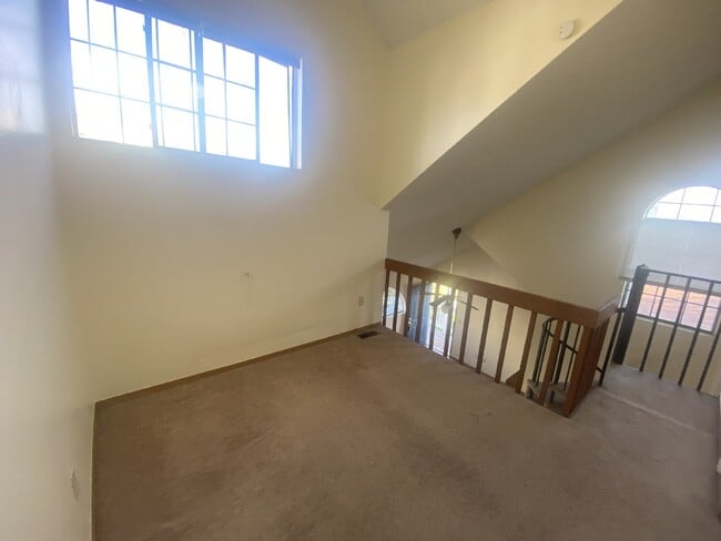 Building Photo - Charming Condo with a Loft!