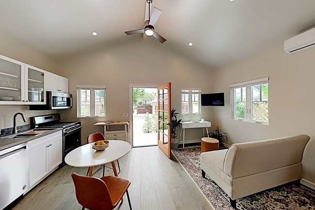 Building Photo - 1205 Blanchard St