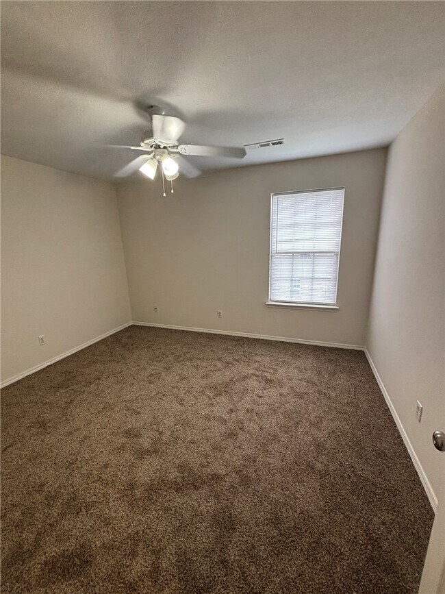 Building Photo - 3100 SW Deerfield Blvd