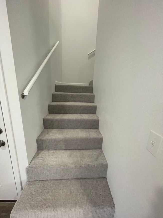 Building Photo - Townhomes Now Available in Strafford MO!