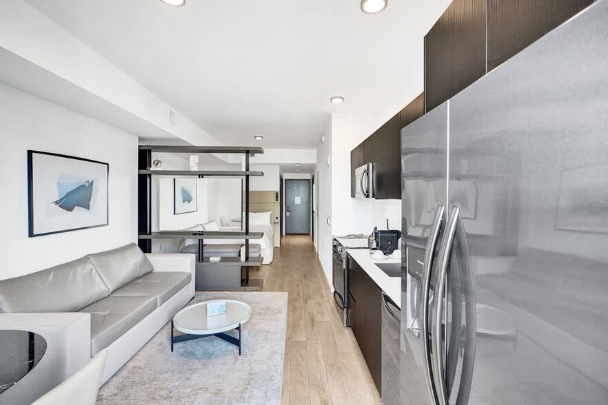 Building Photo - 398 NE 5th St