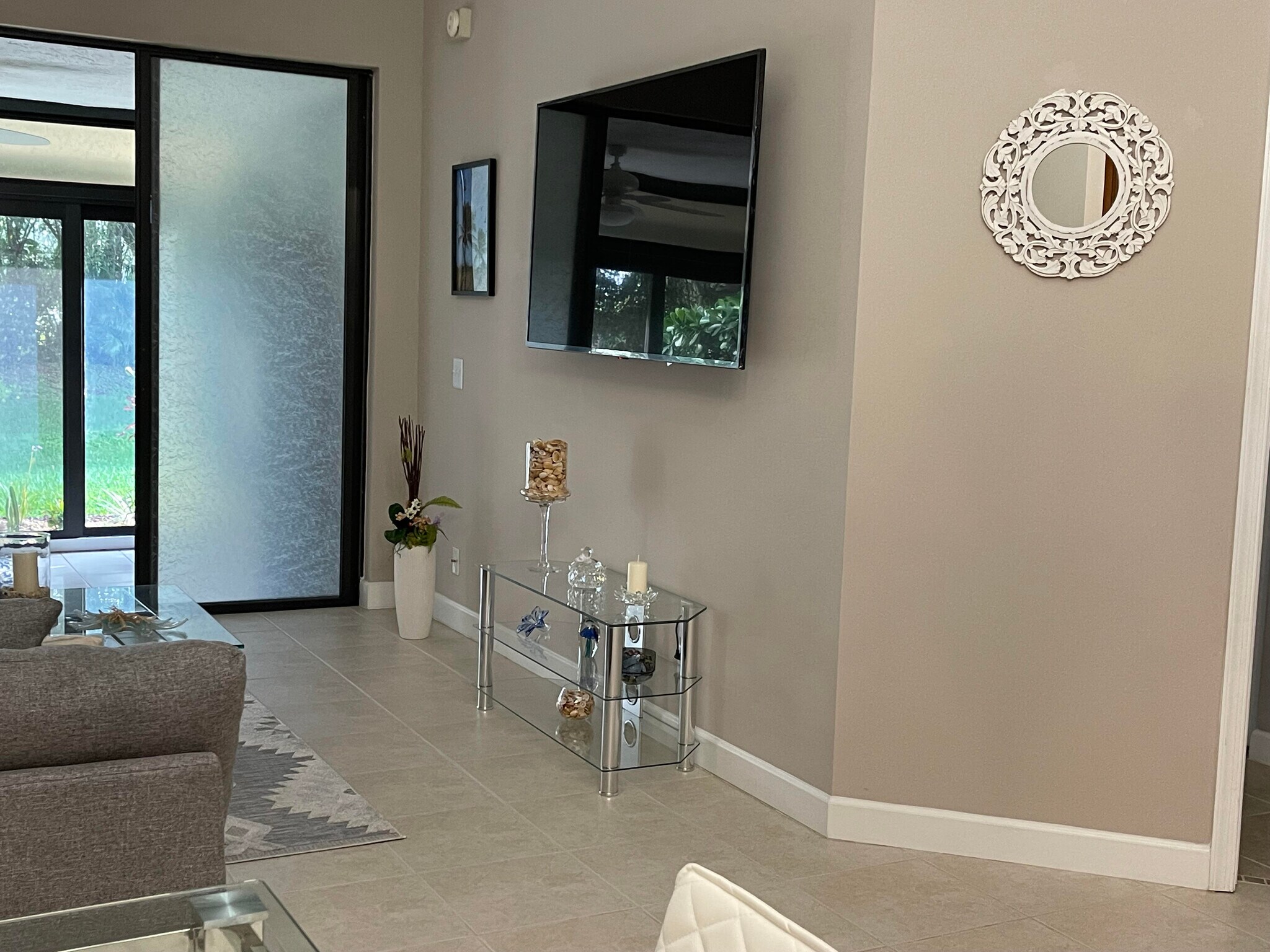 Living room - 7942 Lexington Club Blvd