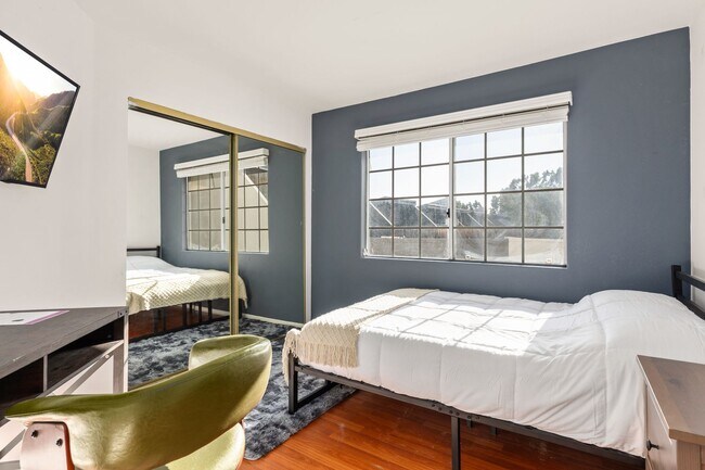 Building Photo - 10777 Ashton Ave