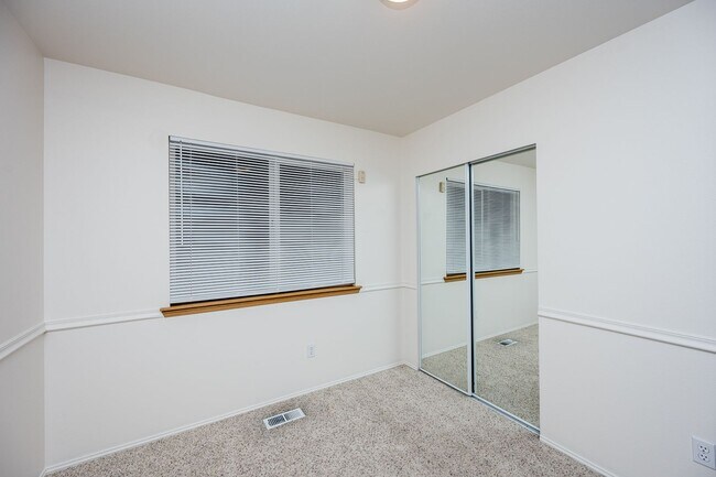 Building Photo - Rambler 3 Bedroom 2 Bath Fenced Yard - Orting