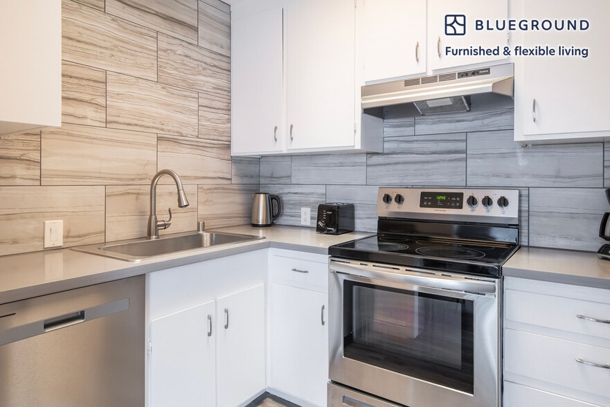 Building Photo - 801 Middlefield Rd