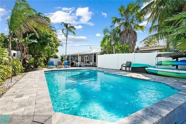 Building Photo - 2801 NE 59th St