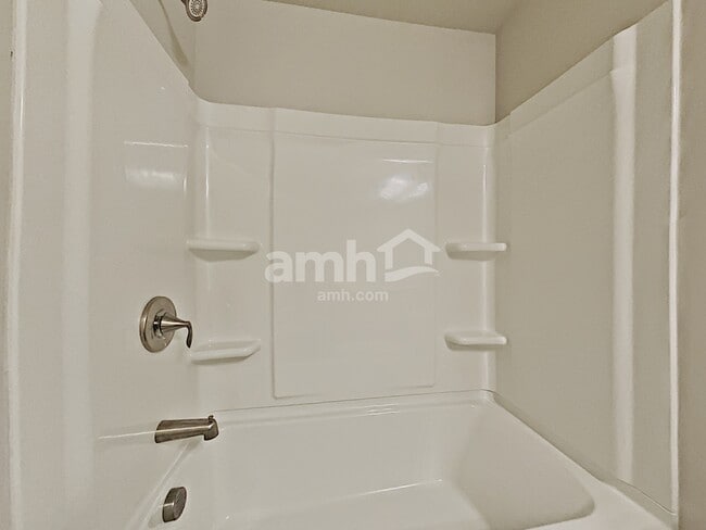 Building Photo - 518 Camp dr