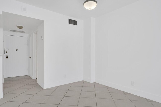 Building Photo - 3725 S Ocean Dr